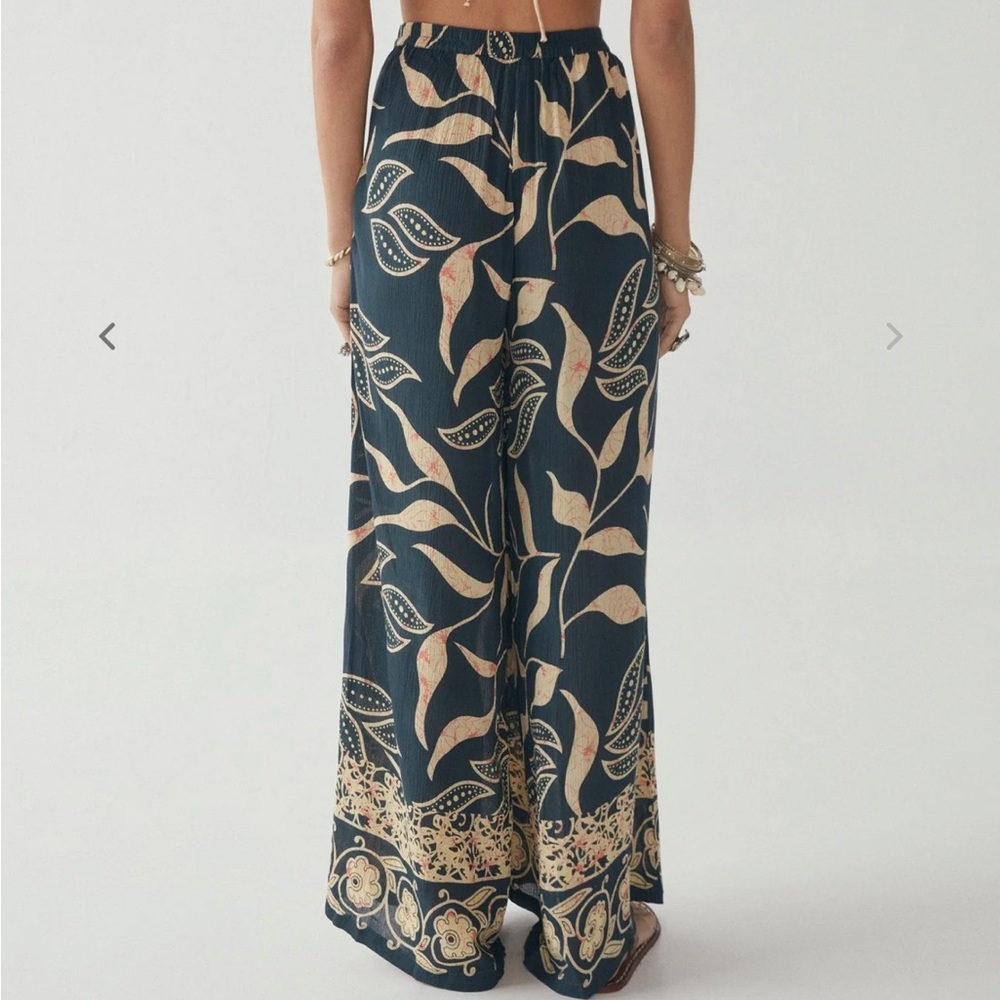 Maison Hotel Tess Pants in Blue Leaf Print New with tags!